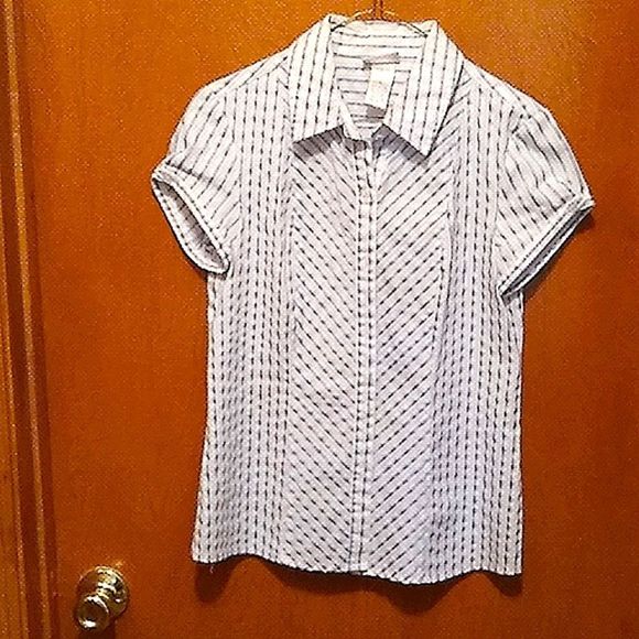 Fashion Bug Tops - Fashion Bug stretch S cotton polyester short sleeved button down the front